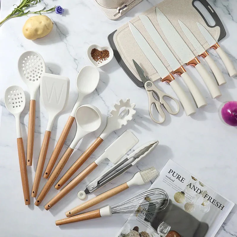 Set cucina: 12 utensili in silicone 5 coltelli acciaio inox + accessori